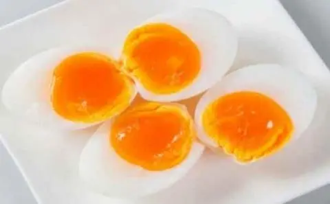 Hình ảnh Trứng cút lòng đào chấm muối tây ninh (10 quả)