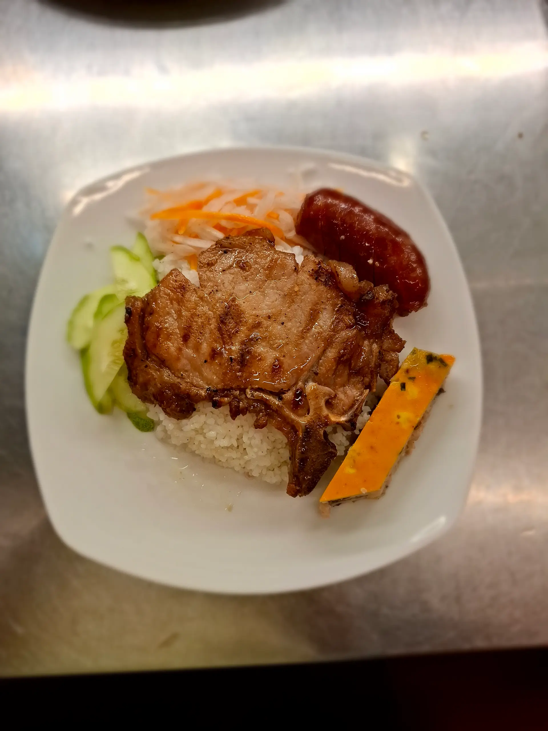 Hình ảnh sườn chả lạp xưởng