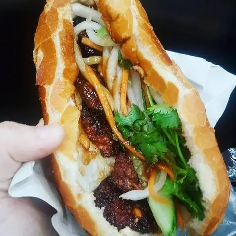 Hình ảnh Bánh mì thịt nướng