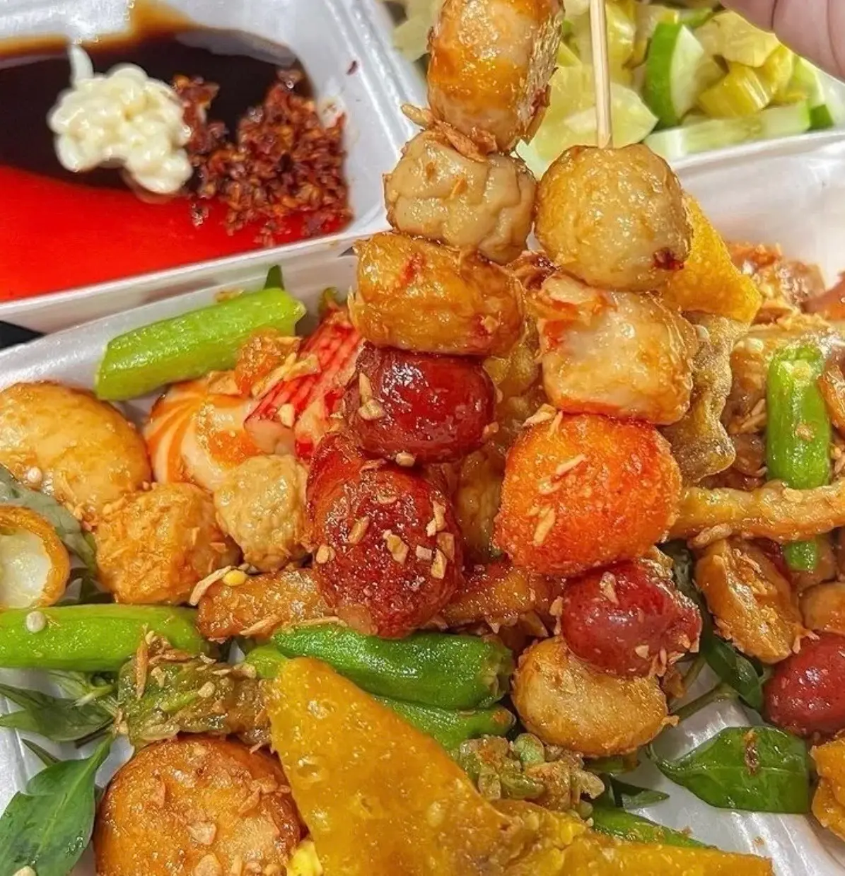 Hình ảnh Combo xiên que thập cẩm nhỏ sốt mắm - 1 phần nước