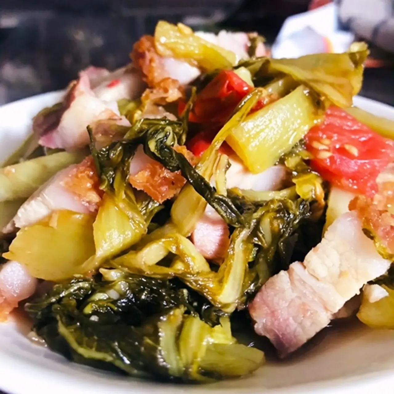 Hình ảnh Heo quay xào cải chua ( chưa bao gồm cơm canh nhé)