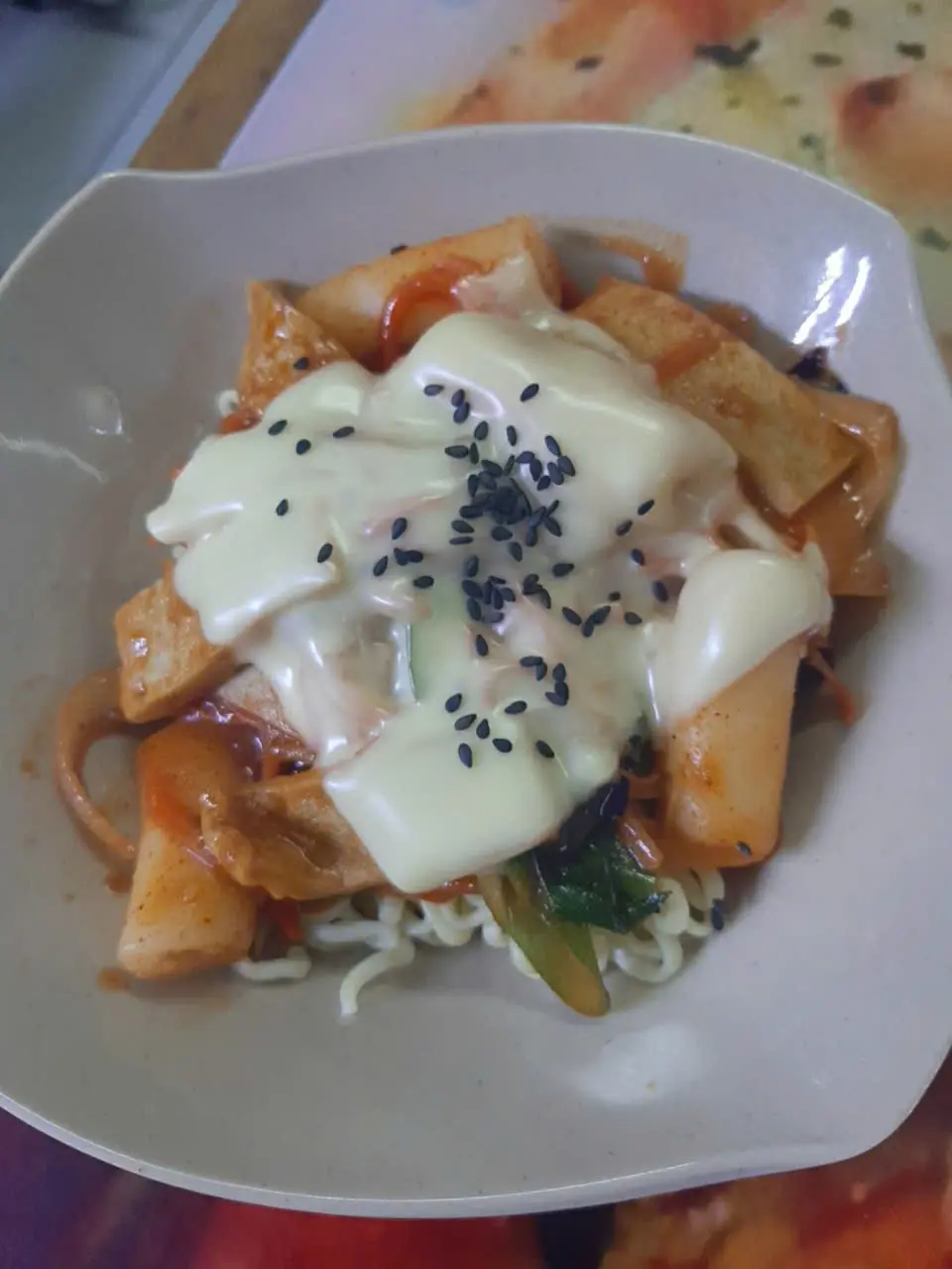 Hình ảnh Tokbokki truyền thống - mì - chesse phô mai miếng (không thể giảm độ cay