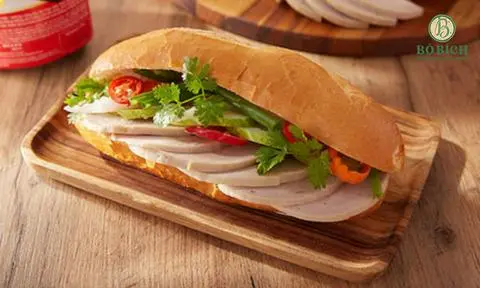 Hình ảnh combo bánh mì chả lụa + nước