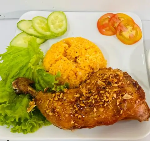 Hình ảnh Cơm gà Mắm Tỏi Lớn
