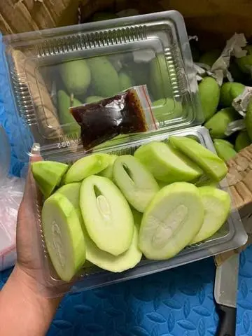 Hình ảnh Xoài bao tử ( kèm nước chấm thần thánh)