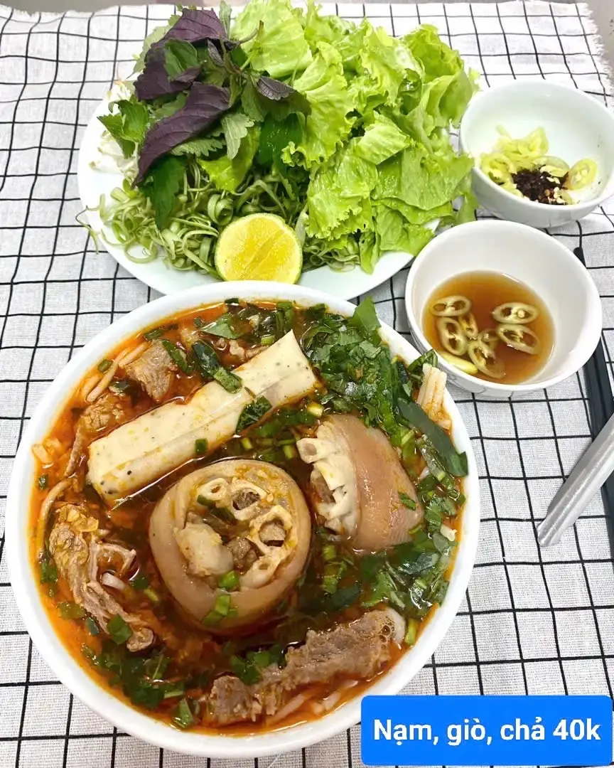 Hình ảnh Bún bò giò chả