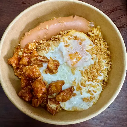 Hình ảnh Mì Trộn Mắm Tỏi Tóp Mỡ Trứng Chiên Xúc Xích