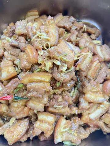 Hình ảnh Cơm ba rọi ram sả