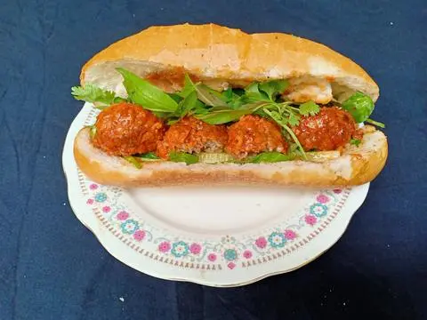 Hình ảnh Bánh mì xíu mại