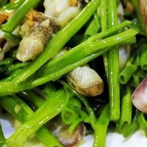 Hình ảnh Ốc móng tay xào rau muống