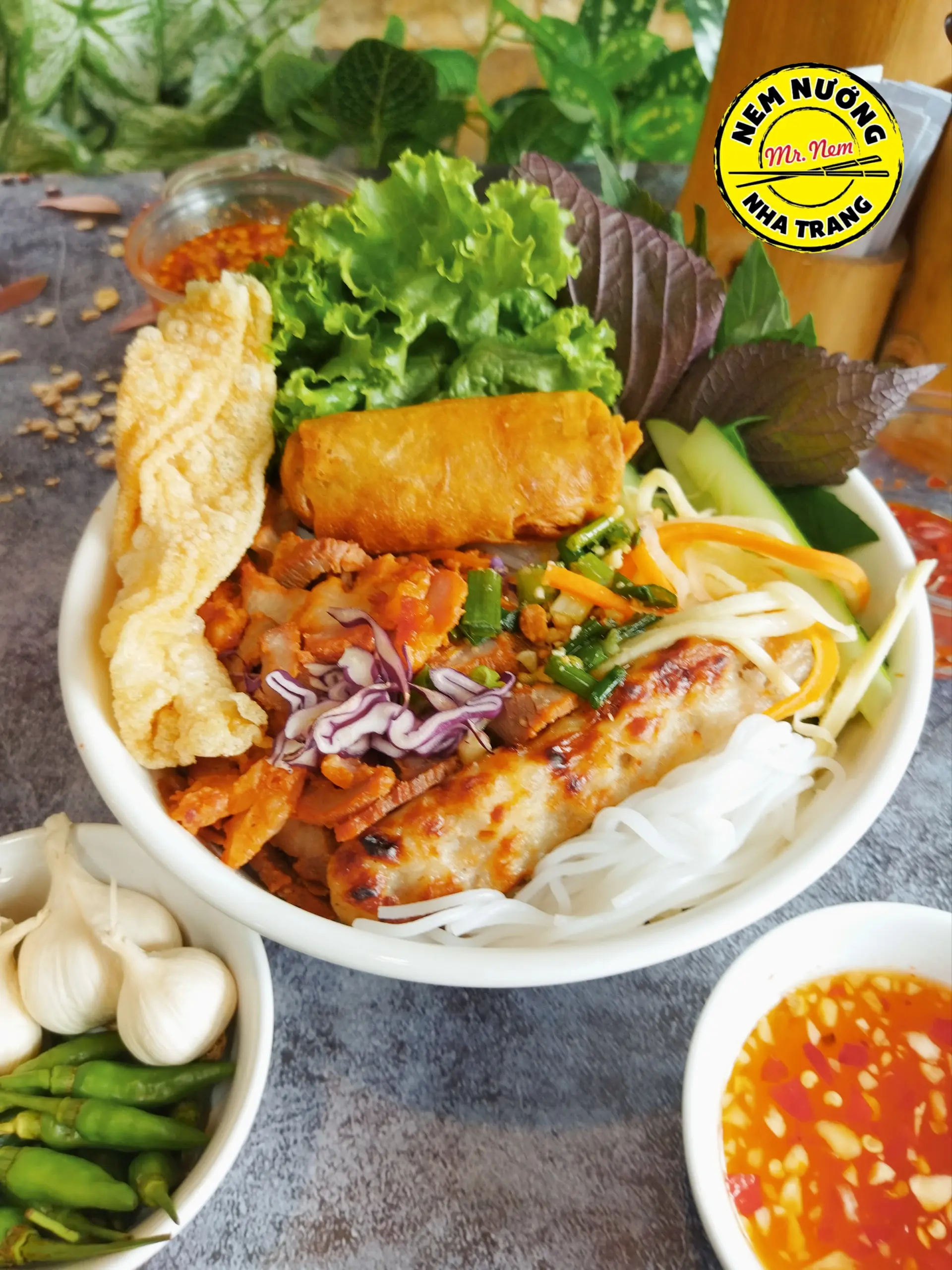 Hình ảnh Bún thịt nướng + nem nướng + chả giò.