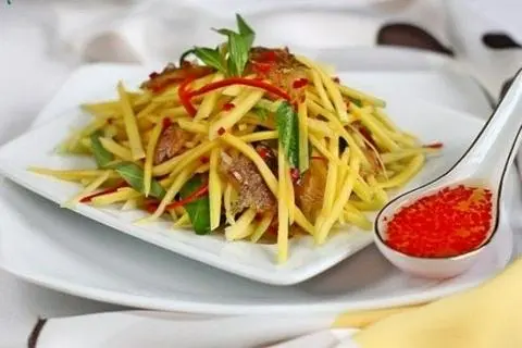 Hình ảnh Gỏi Xoài Khô Cá Sặc