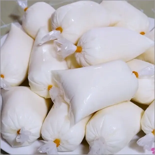 Hình ảnh Sữa chua phô mai bịch