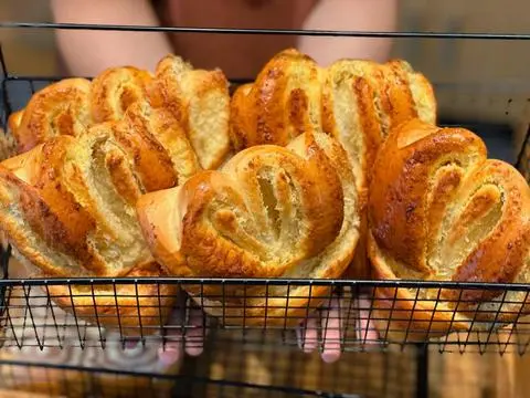 Hình ảnh Bánh mì dừa