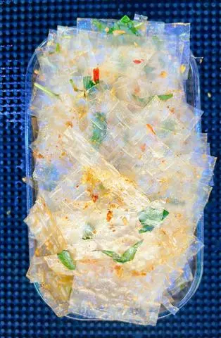 Hình ảnh BÁNH TRÁNG TRỘN MUỐI TỎI