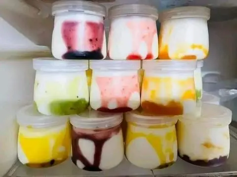 Hình ảnh COMBO 8 HŨ SỮA CHUA DẺO MIX VỊ NGẪU NHIÊN