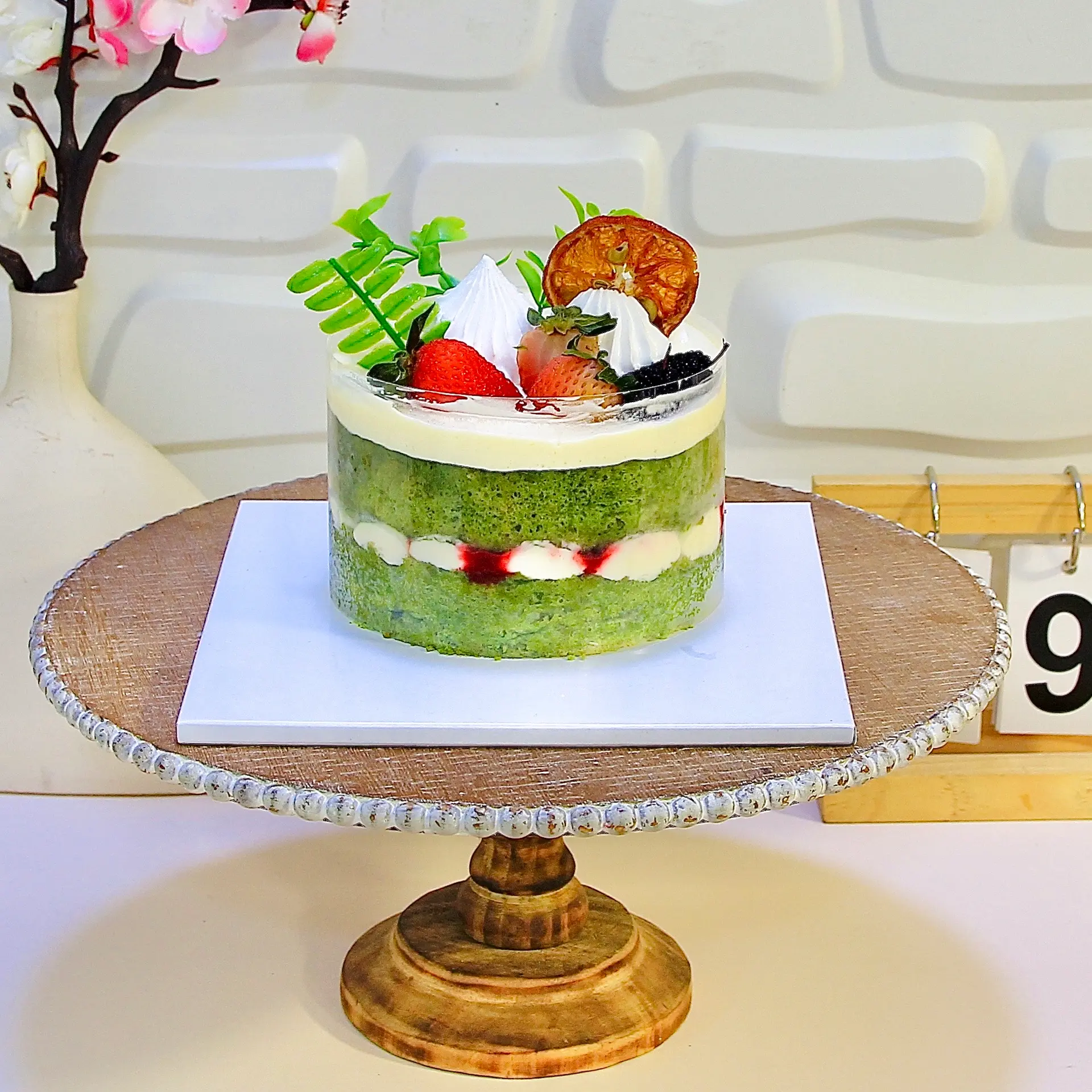 Hình ảnh Matcha Tiramisu Strawberry Cake 12cm Dâu Tây Cam Sấy