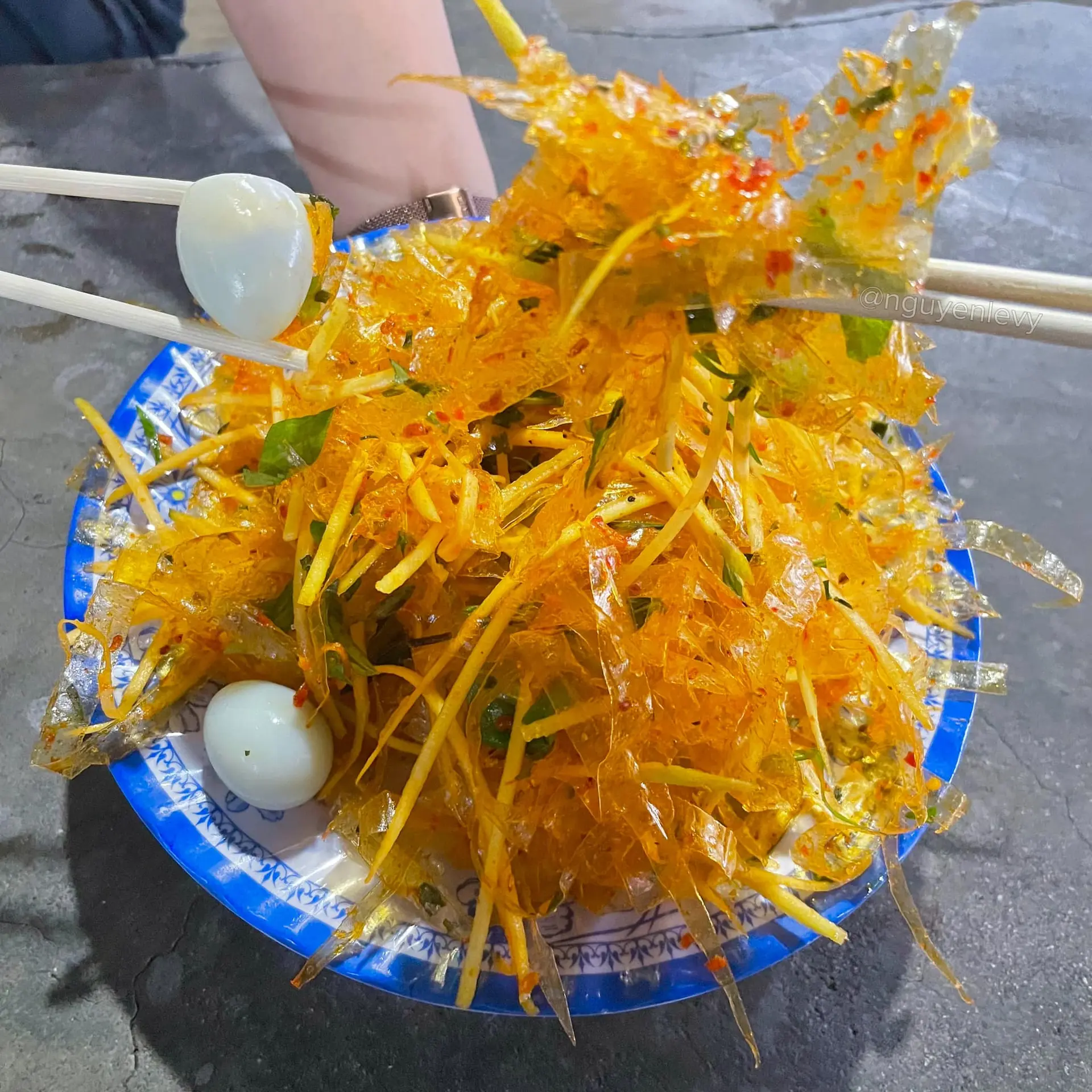 Hình ảnh Bánh tráng trộn sate hành tỏi phi