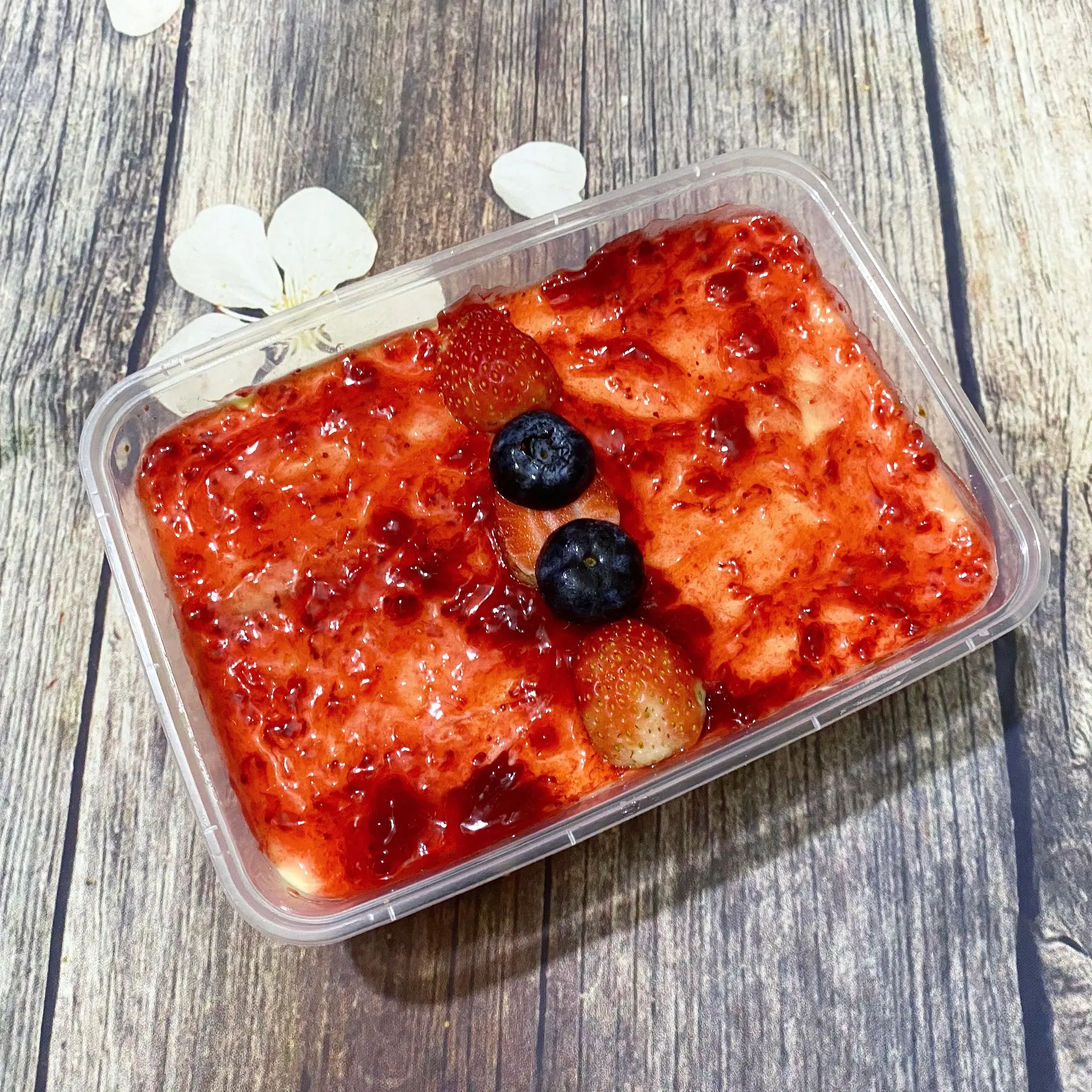 Hình ảnh Tiramisu vị dâu