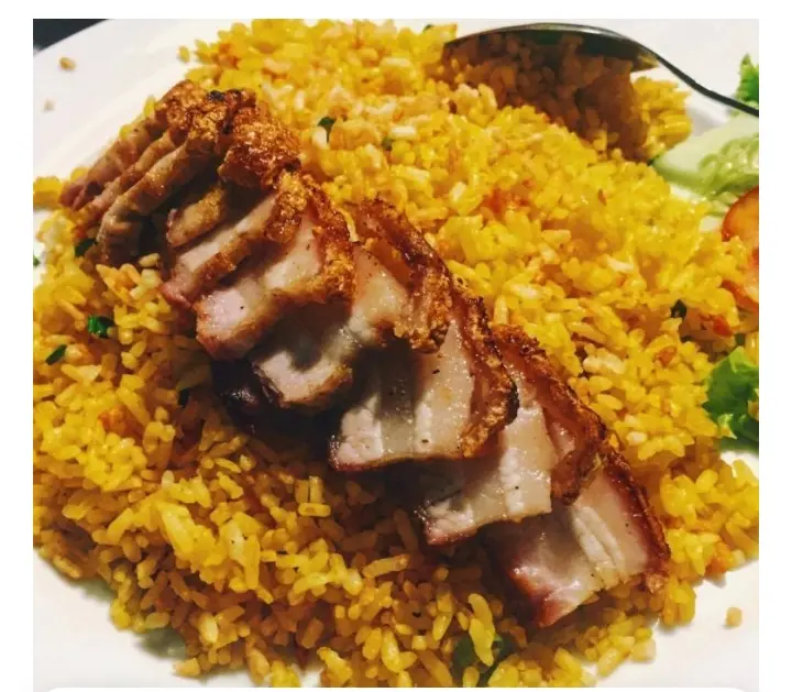 Hình ảnh Cơm chiên ba rọi sốt mắm tỏi 