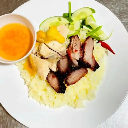 Hình ảnh Cơm gà - xá xíu