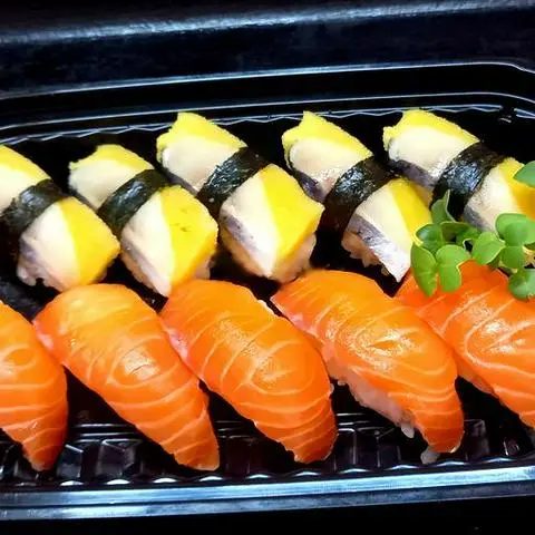 Hình ảnh Sushi 2 loại cá hồi cá trích - 10pc