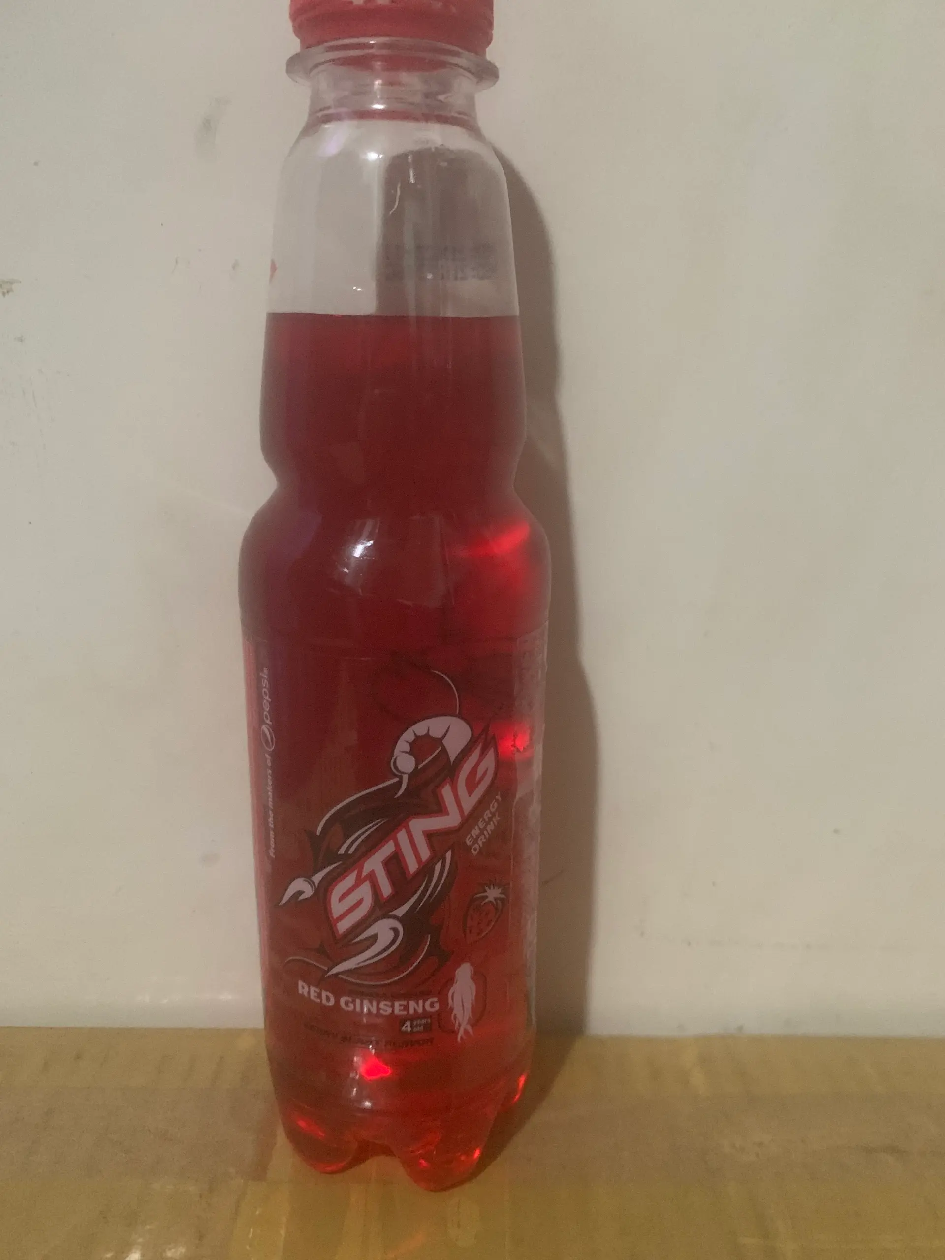 Hình ảnh Chai nước Sting 