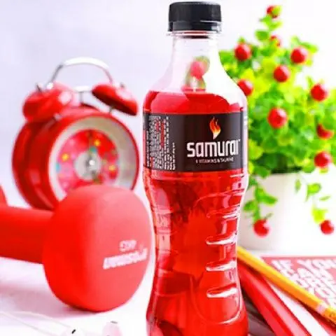 Hình ảnh Nước tăng lực có ga SAMURAI dâu chai 390ml
