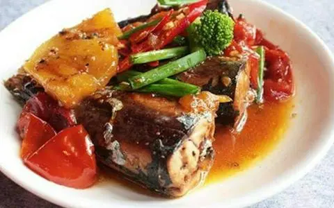 Hình ảnh Cơm Cá Cam Kho Thơm Cà