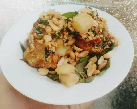 Hình ảnh Hột vịt lộn xào me - 2 trứng