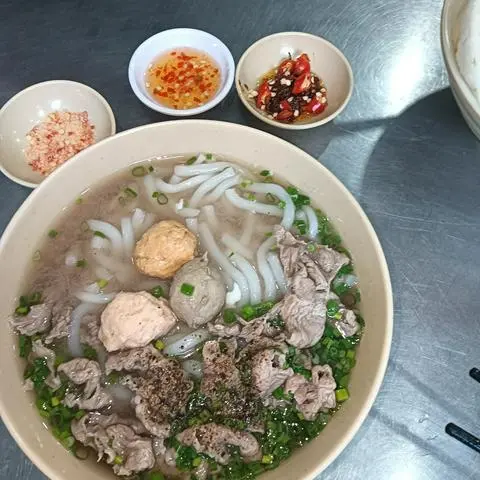 Hình ảnh Bún Nước bò tôm chả cua bò viên