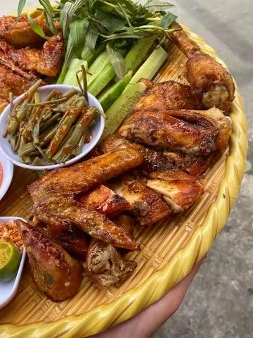 Hình ảnh Gà ngũ vị - Nửa con