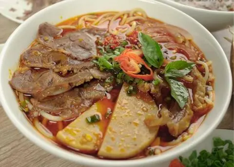 Hình ảnh Bún bò nạm chả