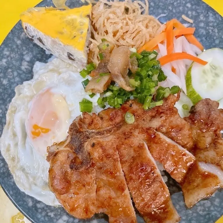 Hình ảnh Cơm Sườn Bì Chả Trứng [Đặc Biệt]