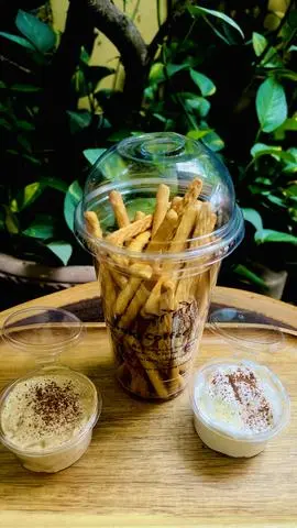 Hình ảnh Combo Bánh que sữa chấm Kem (Gồm kem BMT và Kem Muối)