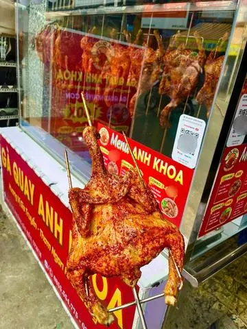 Hình ảnh Gà Quay 1,5 Con (đựng chung 1 hộp)