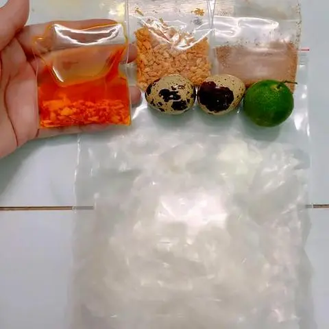 Hình ảnh Bánh tráng sate muối nhuyễn hanh phi kèm 2 trứng cút