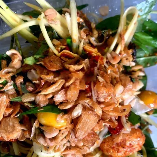 Hình ảnh Bánh tráng trộn da cá áo trứng muối full khô trứng cút
