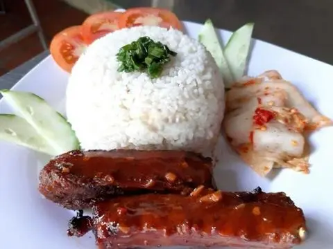 Hình ảnh Cơm tấm nem nướng - lạp xưởng