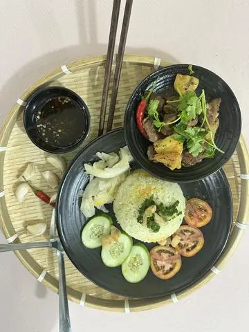 Hình ảnh Cơm tấm sườn non kho thơm