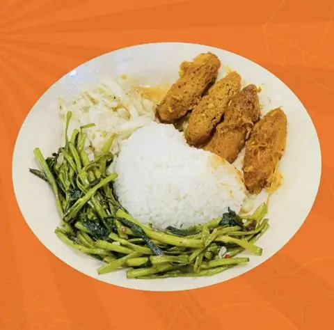 Hình ảnh Cơm Thập Cẩm + chả giò