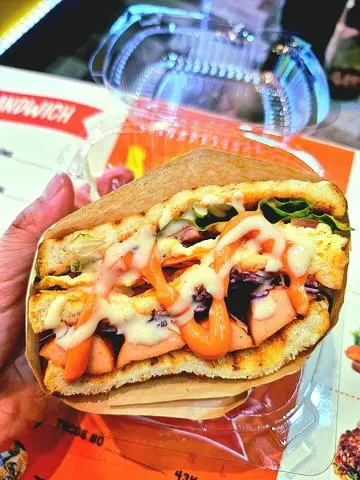 Hình ảnh Sandwitch Xúc Xích (tặng 1 nước ngọt)