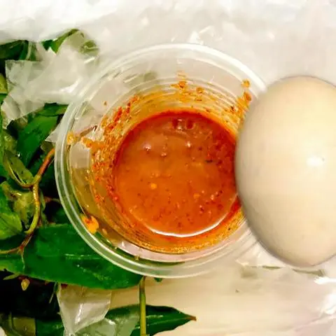 Hình ảnh Bánh tráng chấm rau răm trứng gà