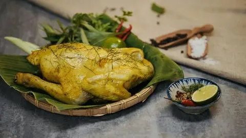 Hình ảnh GÀ HẤP MUỐI NGUYÊN CON + pepsi ( KÈM RAU DƯA VÀ MUỖI CHẤM)