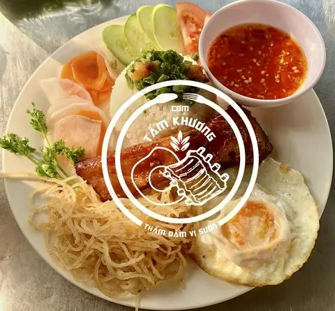 Hình ảnh Cơm tấm sườn cọng + ốp la + bì 