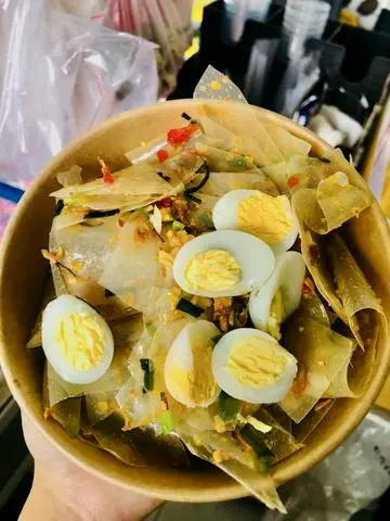 Hình ảnh bánh tráng phơi sương trộn mỡ hành trứng cút 