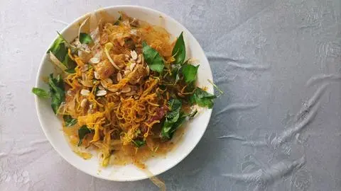 Hình ảnh Bánh tráng trộn khô gà Tép Mở 