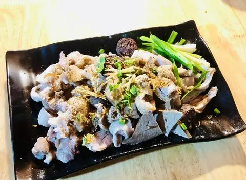 Hình ảnh Phần lòng lớn + thịt má heo thái lát 