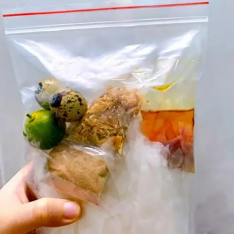 Hình ảnh Bánh tráng sate muối nhuyễn hành phi - 2 trứng cút