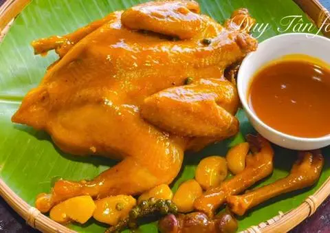 Hình ảnh nguyên con gà hấp Mắm nhỉ 